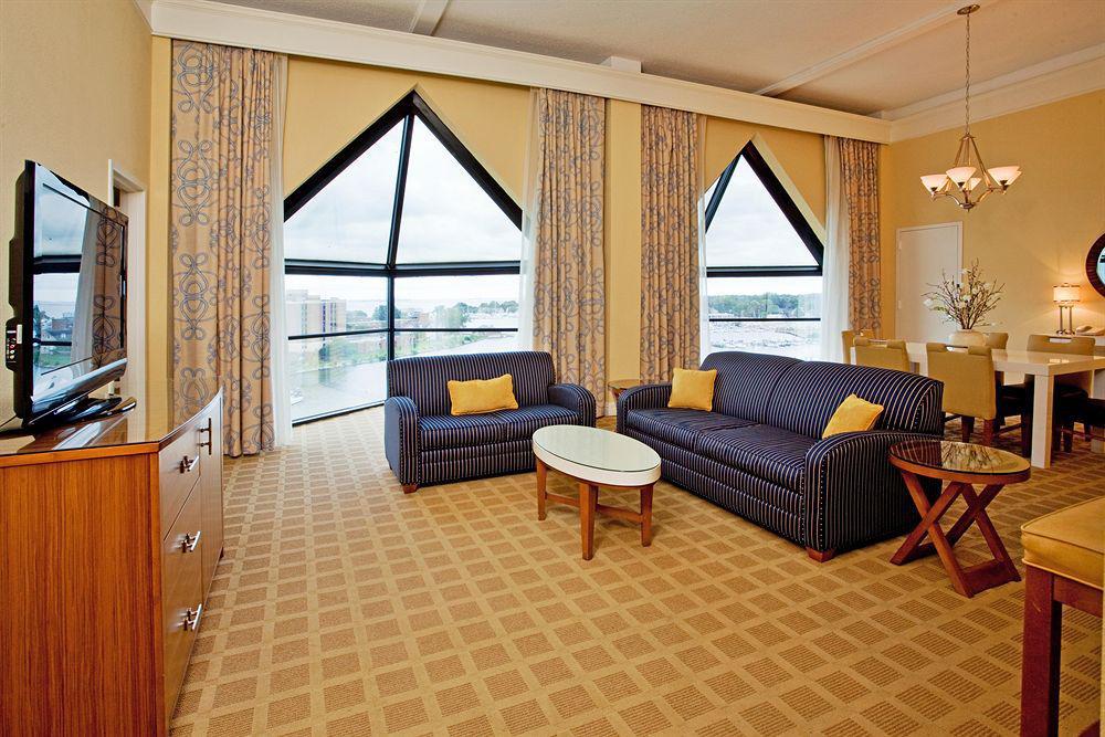 The Landing At Hampton Marina, Tapestry Collection By Hilton Hotel Room photo