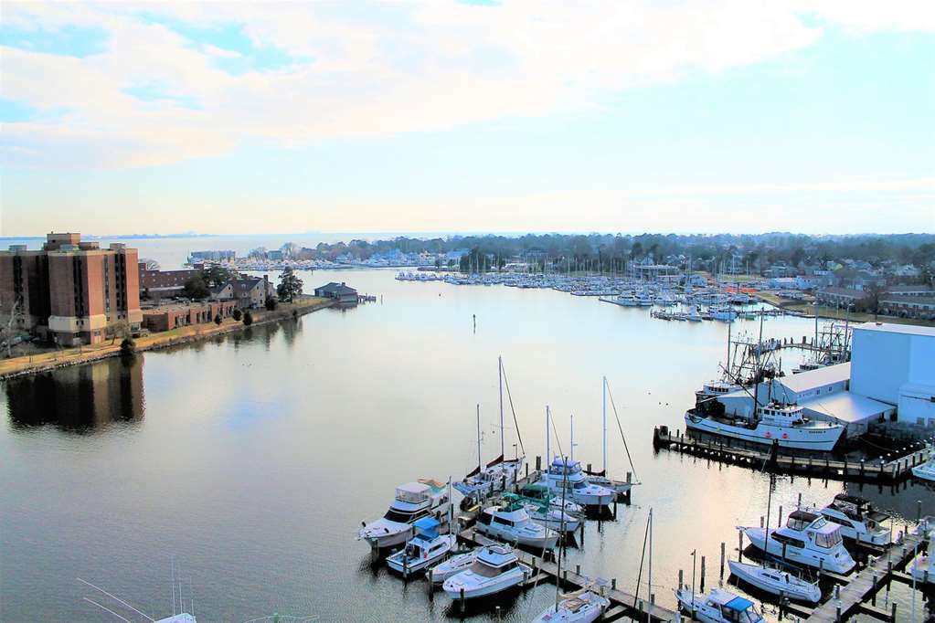 The Landing At Hampton Marina, Tapestry Collection By Hilton Hotel Exterior photo